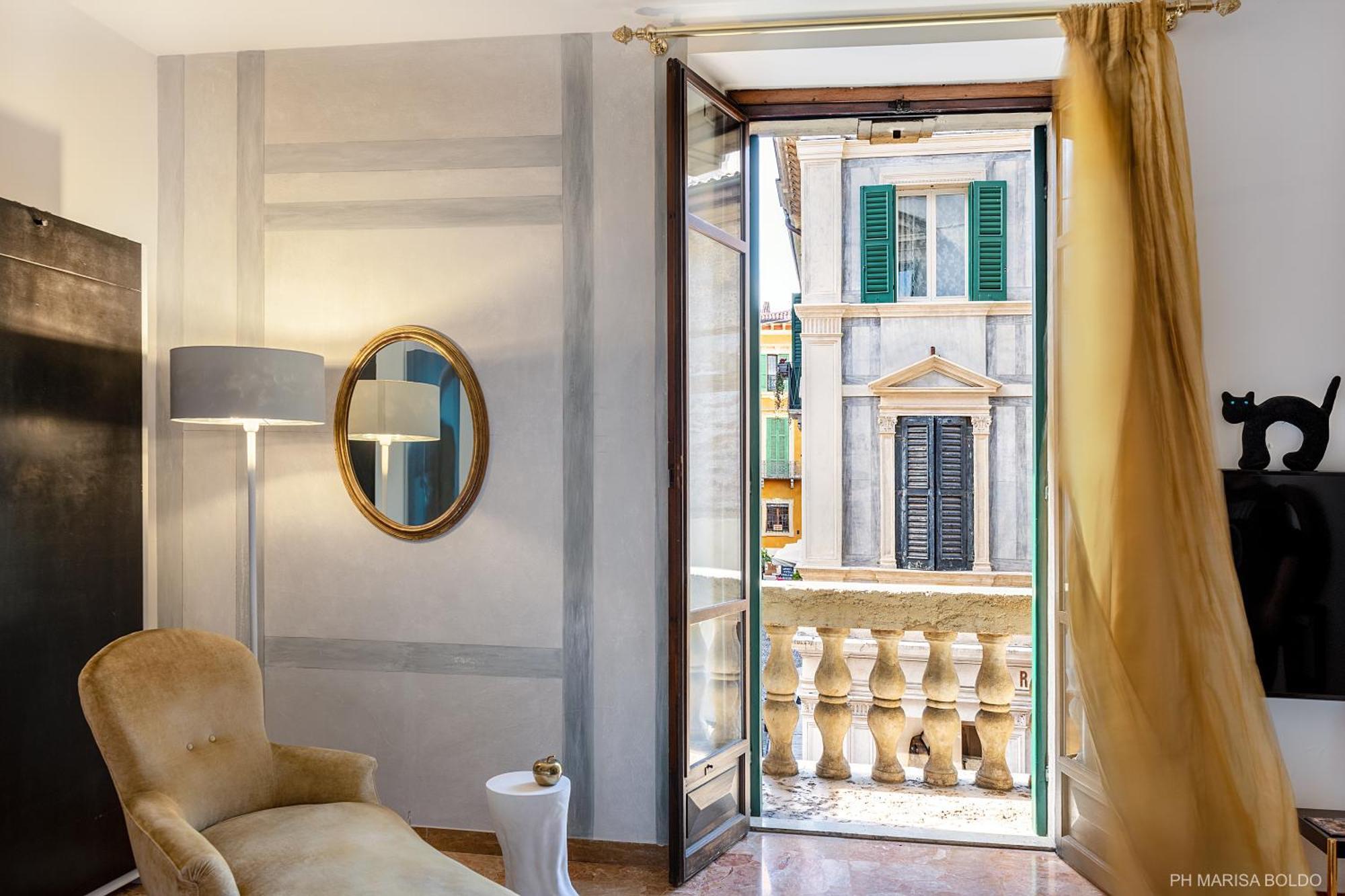 Billie'S Flat Red - Art & Design Apt In Verona Historic Centre Экстерьер фото
