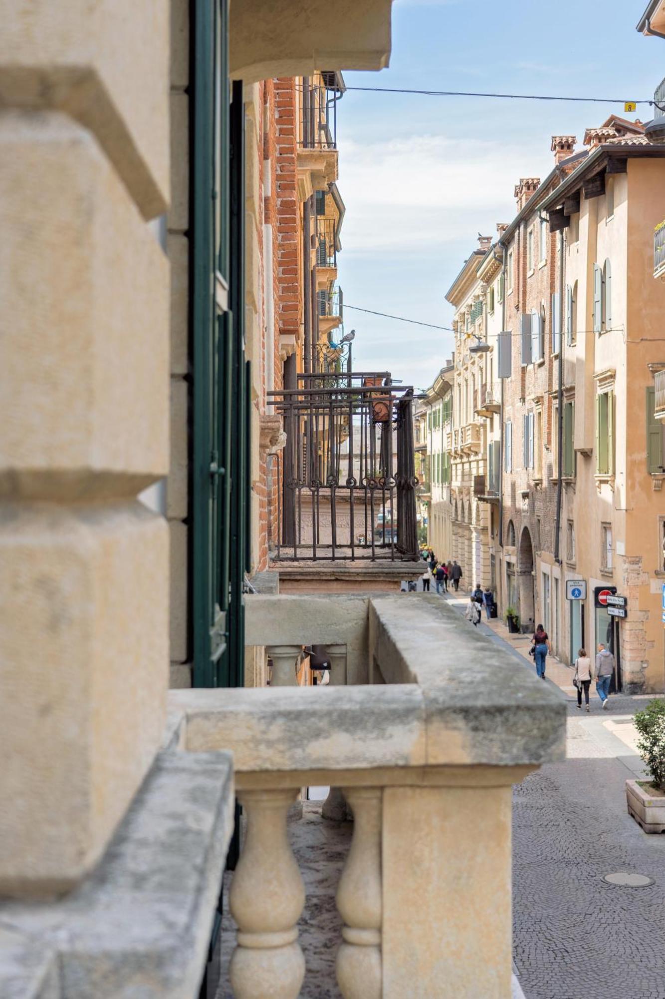 Billie'S Flat Red - Art & Design Apt In Verona Historic Centre Экстерьер фото